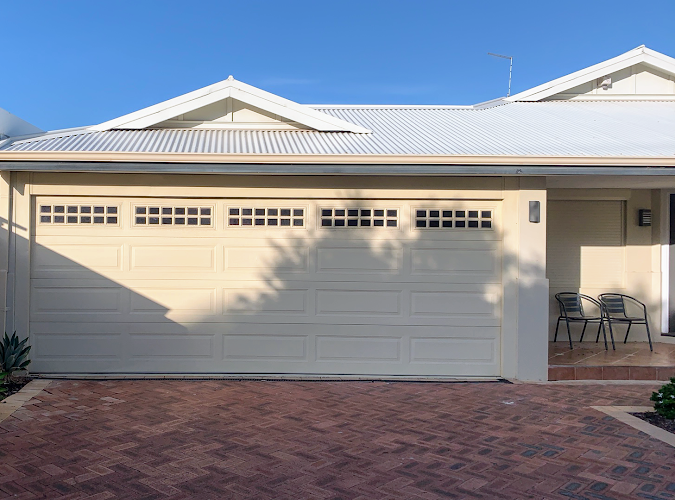 RandR Garage Doors in Clarkson